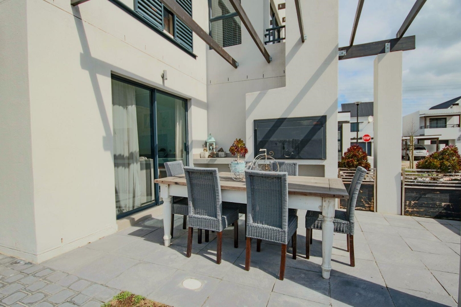 3 Bedroom Property for Sale in Croydon Western Cape
